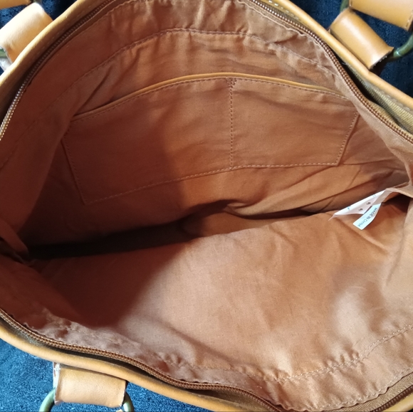 Large Cat in Library Purse - Picture 5 of 5